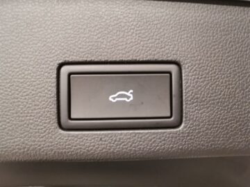 VW Golf VIII Variant 1.5 eTSI R-Line DSG