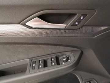 VW Golf VIII Variant 1.5 eTSI R-Line DSG