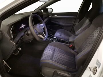 VW Golf VIII Variant 1.5 eTSI R-Line DSG