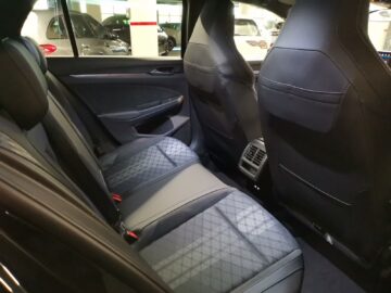VW Golf VIII 1.5 eTSI R-Line DSG