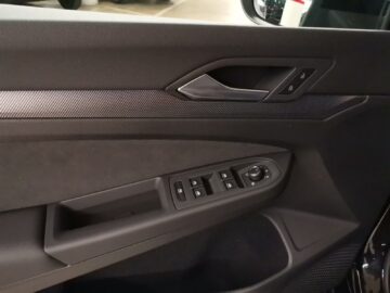 VW Golf VIII 1.5 eTSI R-Line DSG