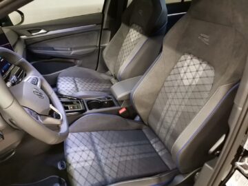 VW Golf VIII 1.5 eTSI R-Line DSG