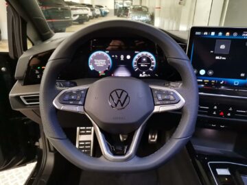 VW Golf VIII 1.5 eTSI R-Line DSG