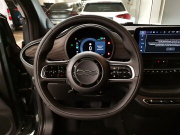 Fiat 500 E Armani green