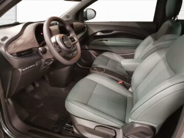 Fiat 500 E Armani green