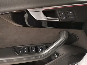 Audi RS4 Avant 2.9 V6 TFSI quattro T-Tronic