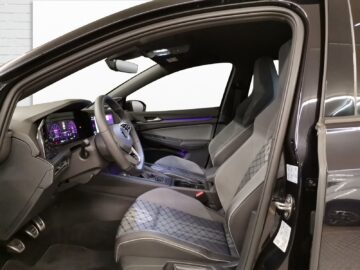 VW Golf VIII 1.5 TSI R-Line