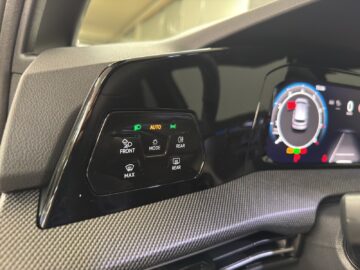 VW Golf VIII 1.5 eTSI R-Line DSG