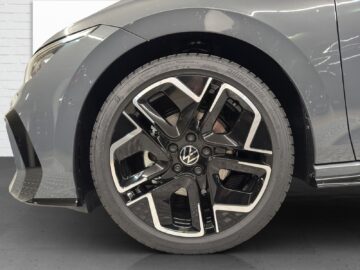 VW Golf VIII 1.5 eTSI R-Line DSG