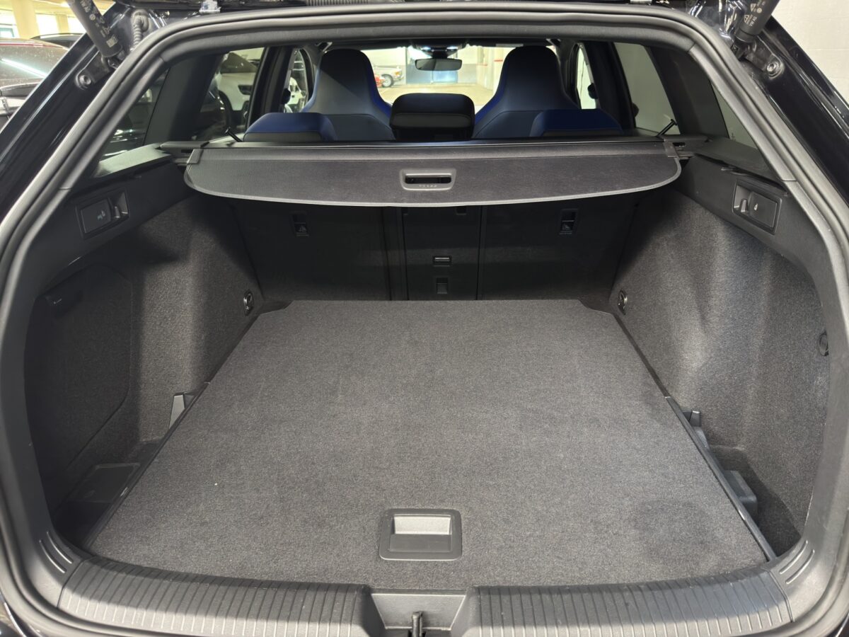 VW Golf VIII Variant 2.0 TSI R DSG 4motion