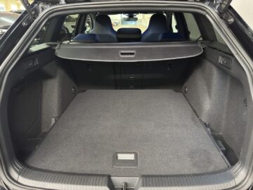 VW Golf VIII Variant 2.0 TSI R DSG 4motion