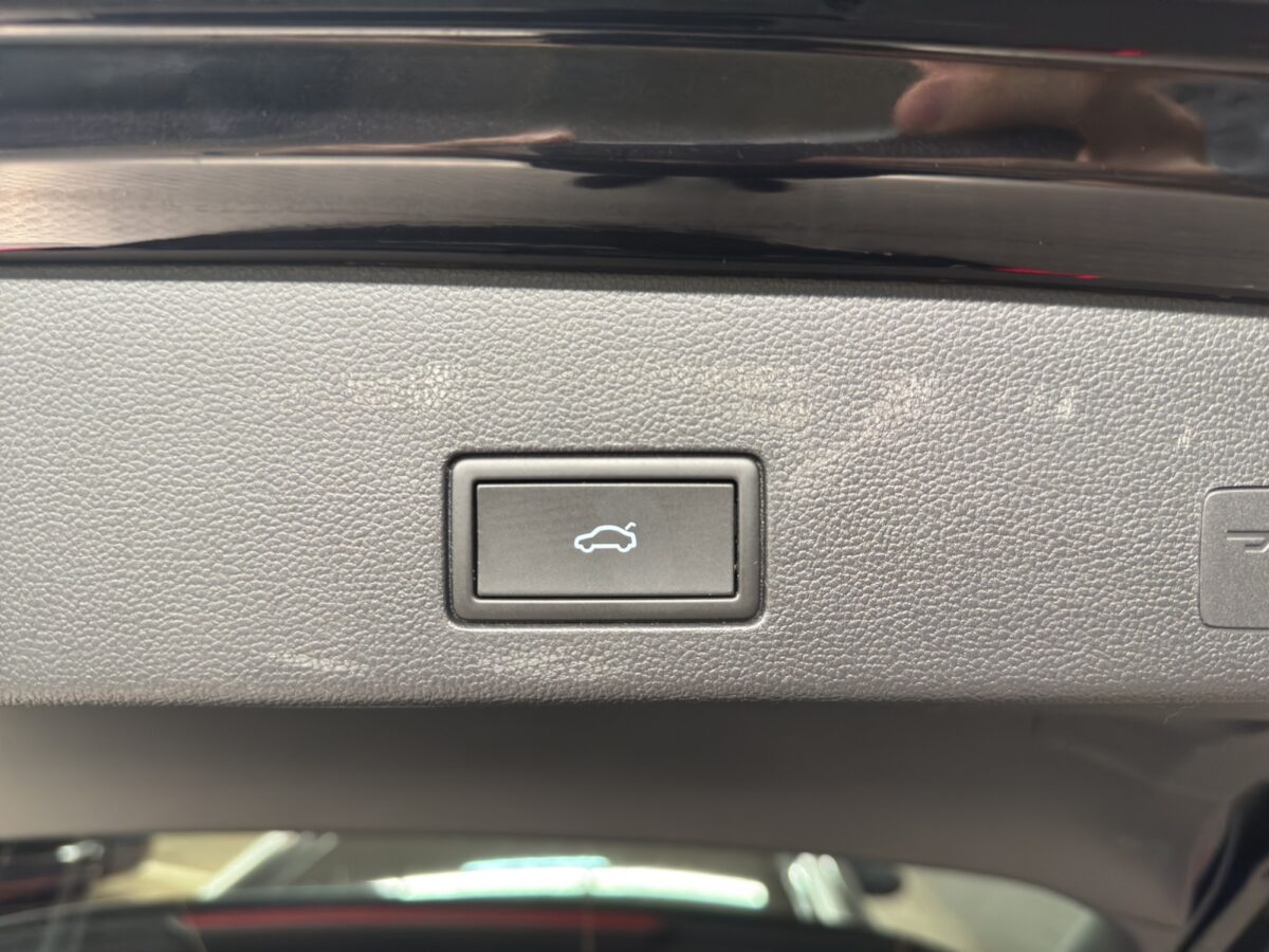 VW Golf VIII Variant 2.0 TSI R DSG 4motion