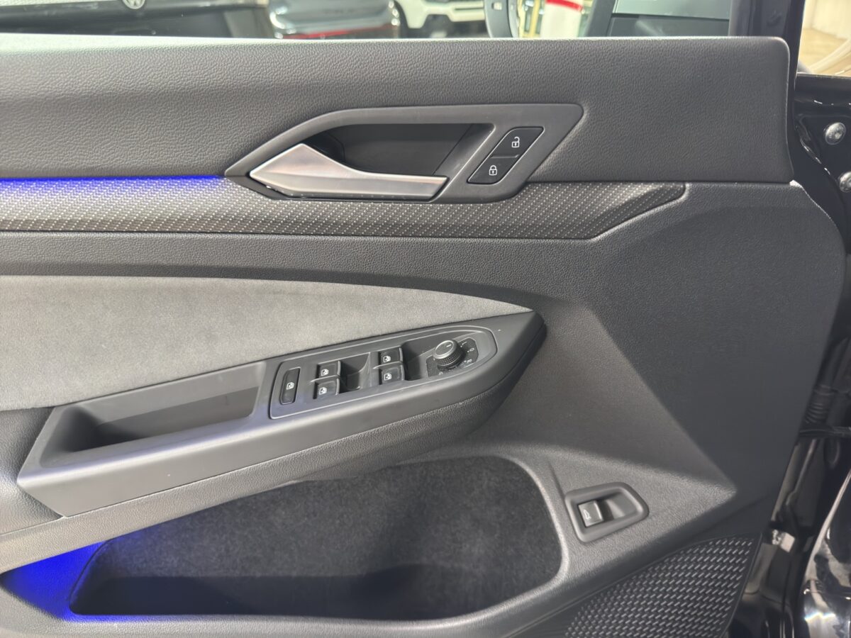 VW Golf VIII Variant 2.0 TSI R DSG 4motion