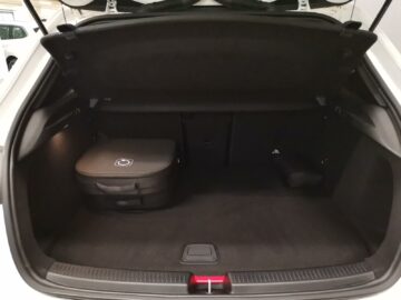 Mercedes-Benz A 250 e AMG Line
