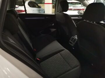 VW Golf VIII Variant 1.5 eTSI Life DSG
