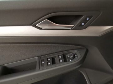 VW Golf VIII Variant 1.5 eTSI Life DSG