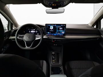 VW Golf VIII Variant 1.5 eTSI Life DSG