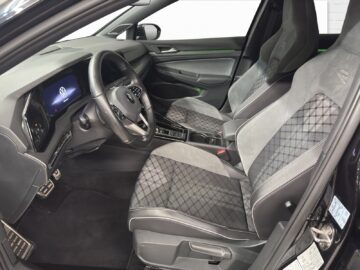 VW Golf VIII Variant 2.0 TSI R-Line DSG 4mo
