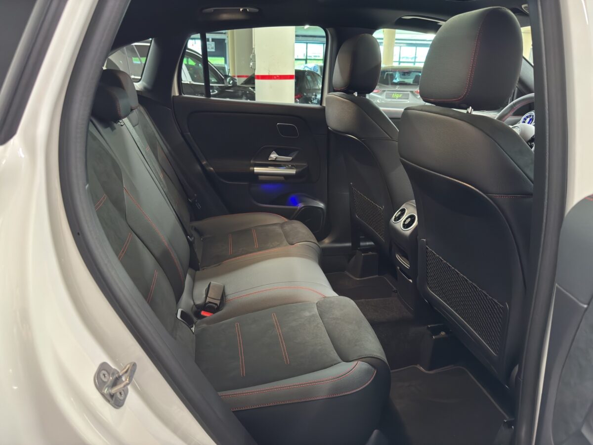 Mercedes-Benz GLA 200 AMG Line Night Star