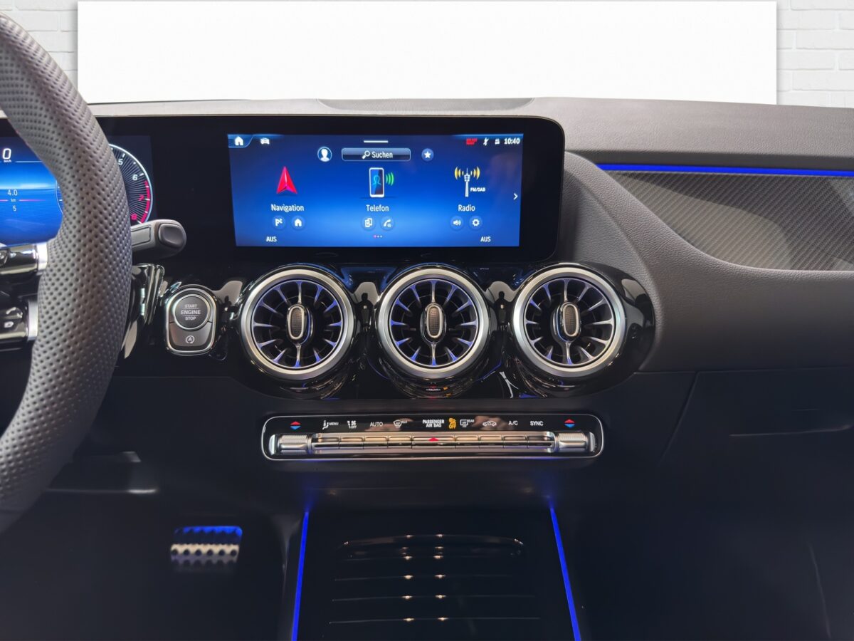 Mercedes-Benz GLA 200 AMG Line Night Star