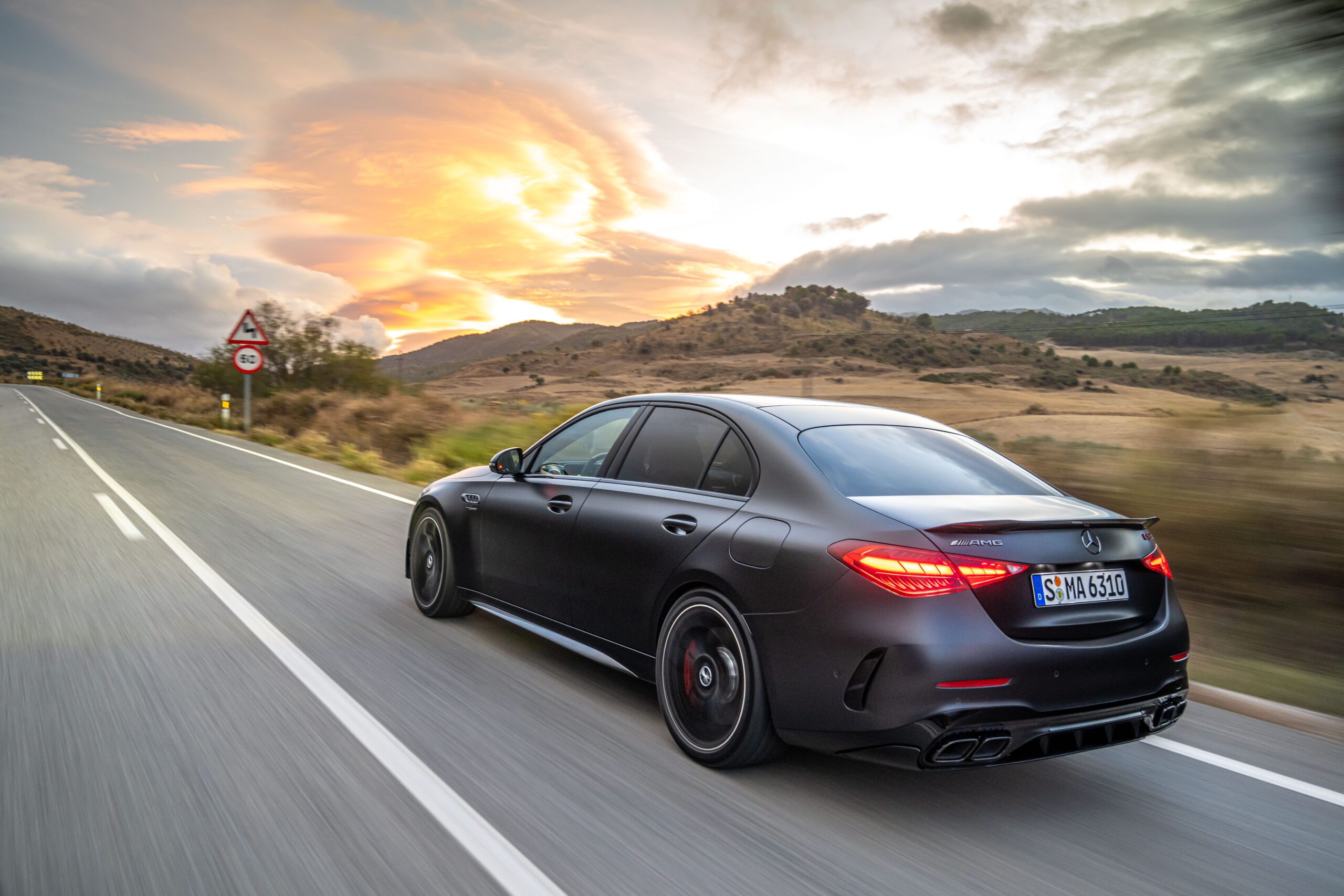 Mercedes_AMG_C63_S_E_PERFORMANCE